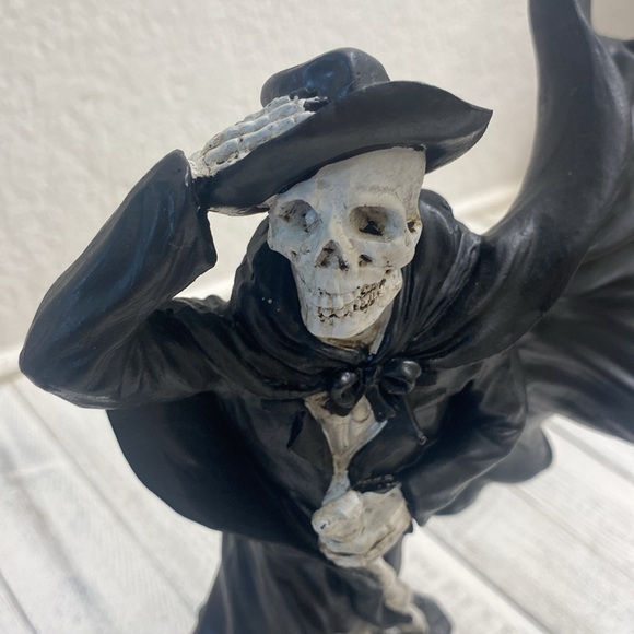 Skeleton Holding Hat in Wind - Picture 2 of 8